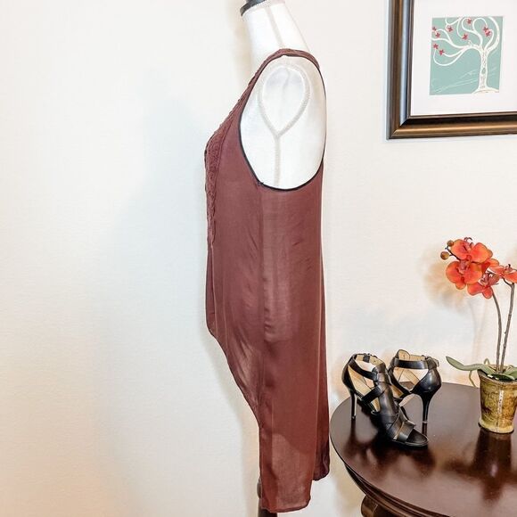 🍋 Chloe K • Sleeveless Hi-Low Top w/Embroidered Front - Picture 4 of 8